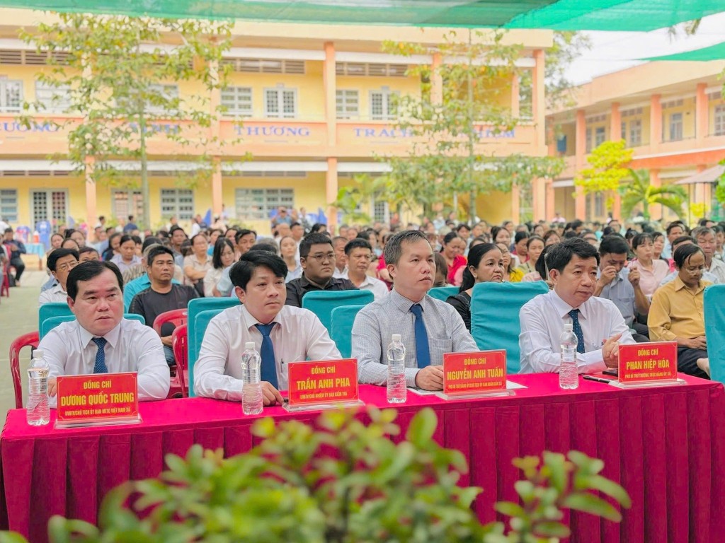 Đảng viên Bình Mỹ chung sức xây dựng xã giàu đẹp nghĩa tình