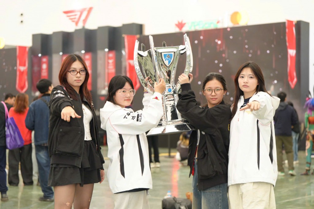 Trai xinh gái đẹp khuấy đảo sự kiện VPBank presents eSport Festival: Legends Unite