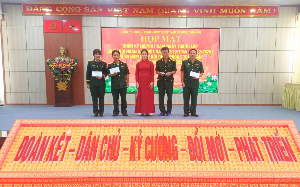 Phường Thuận An họp mặt kỷ niệm Ngày Quân đội Nhân dân Việt Nam