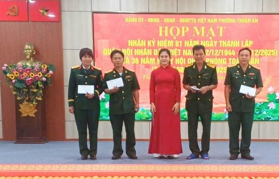 Phường Thuận An họp mặt kỷ niệm Ngày Quân đội Nhân dân Việt Nam