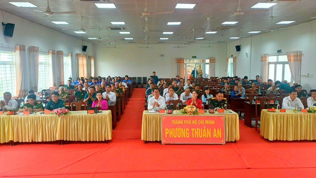 Phường Thuận An họp mặt kỷ niệm Ngày Quân đội Nhân dân Việt Nam