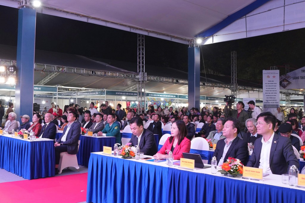 Các đại biểu tham dự 