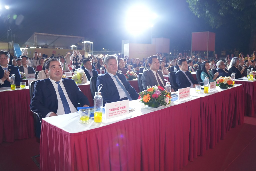 Festival OCOP Việt Nam năm 2025 có sự tham dự của lãnh đạo trung ương và địa phương.