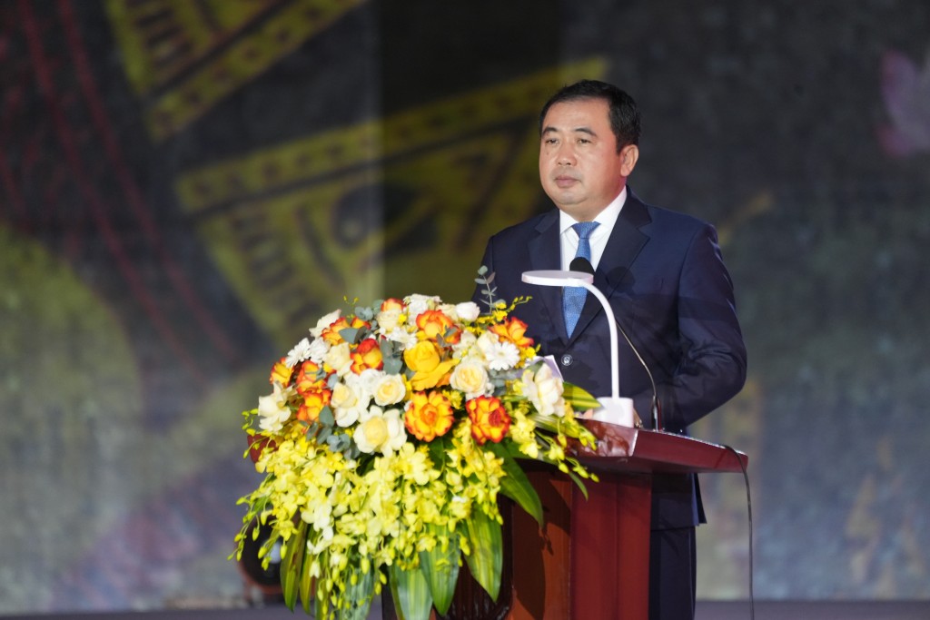 Đồng chí Trần Đức Thắng - Ủy viên Trung ương Đảng, Bộ trưởng Bộ Nông nghiệp và Môi trường phát biểu khai mạc Festival