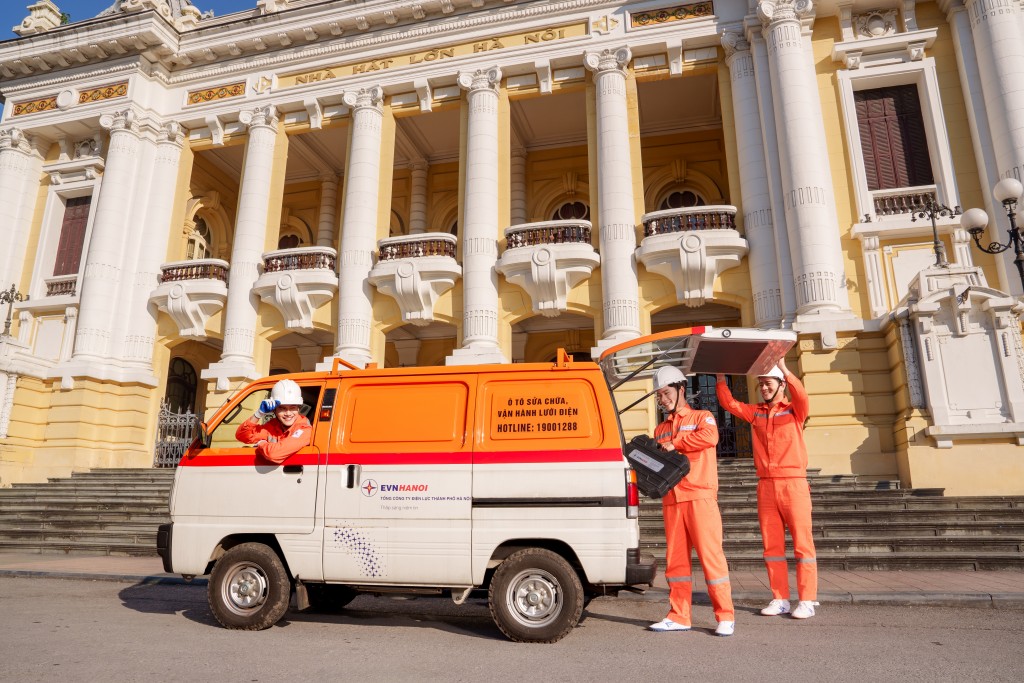 EVNHANOI xác định việc cung cấp điện gắn liền với nhịp vận hành của Thủ đô