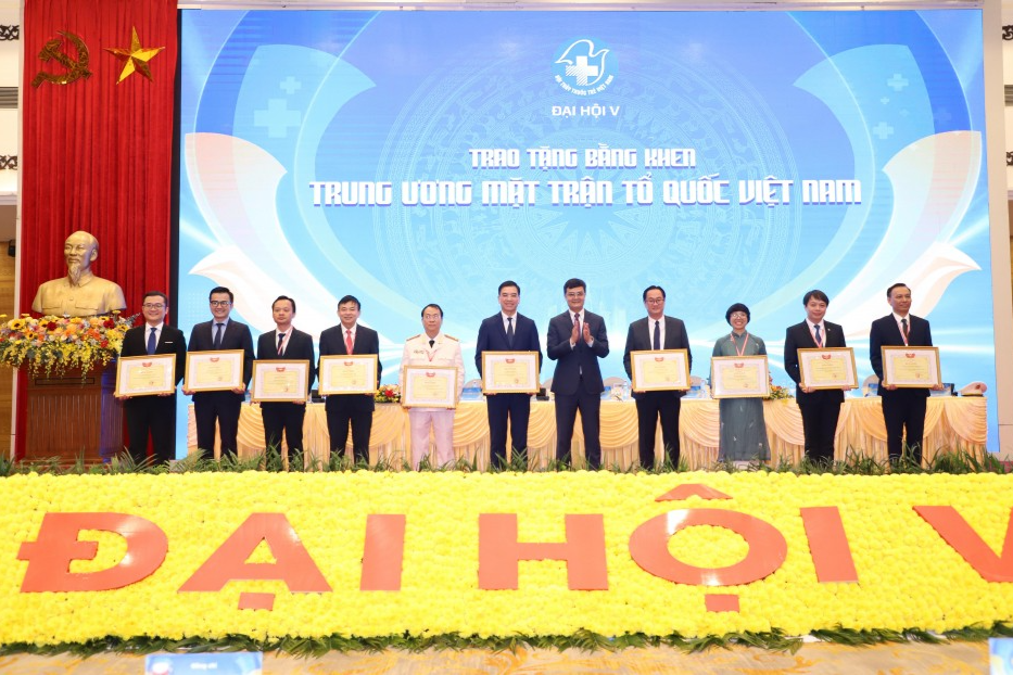 Hướng tới mục tiêu mọi người dân được khám sức khỏe định kỳ