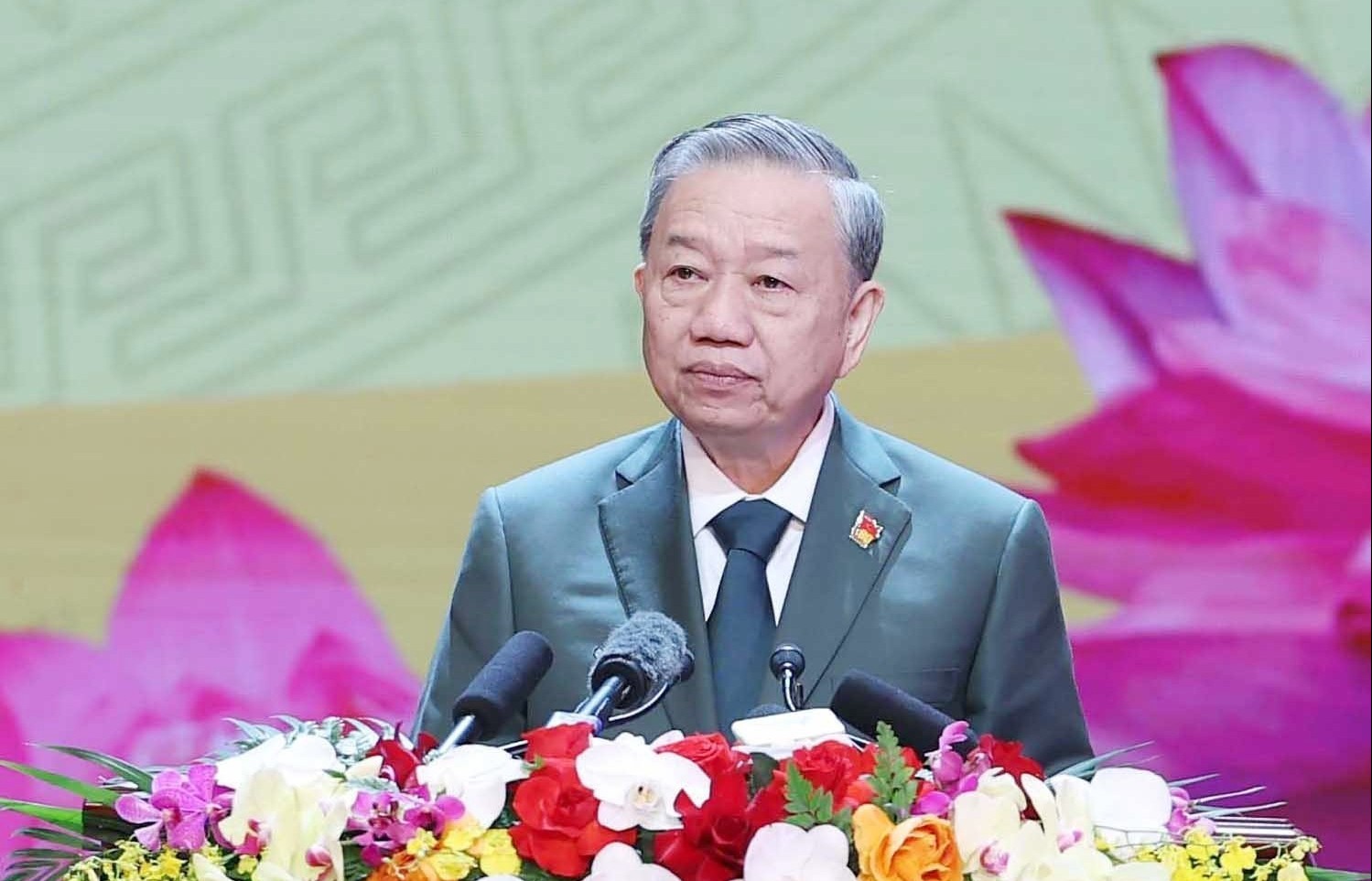 Quân đội Nhân dân vững bước dưới cờ Đảng quang vinh