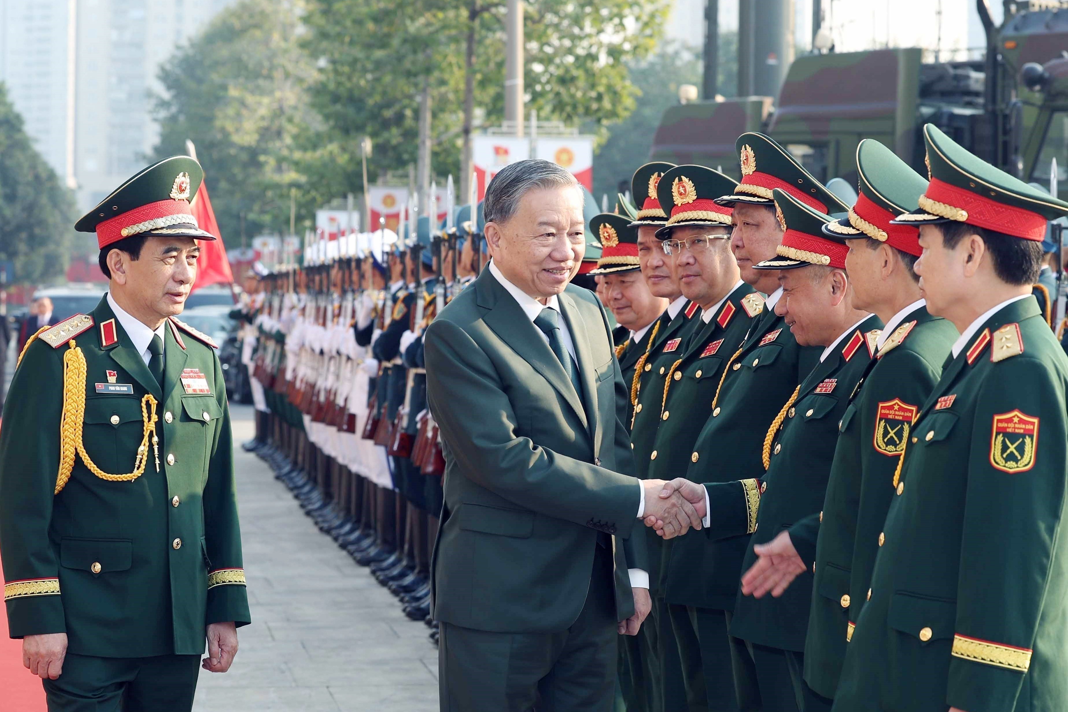 Quân đội Nhân dân vững bước dưới cờ Đảng quang vinh