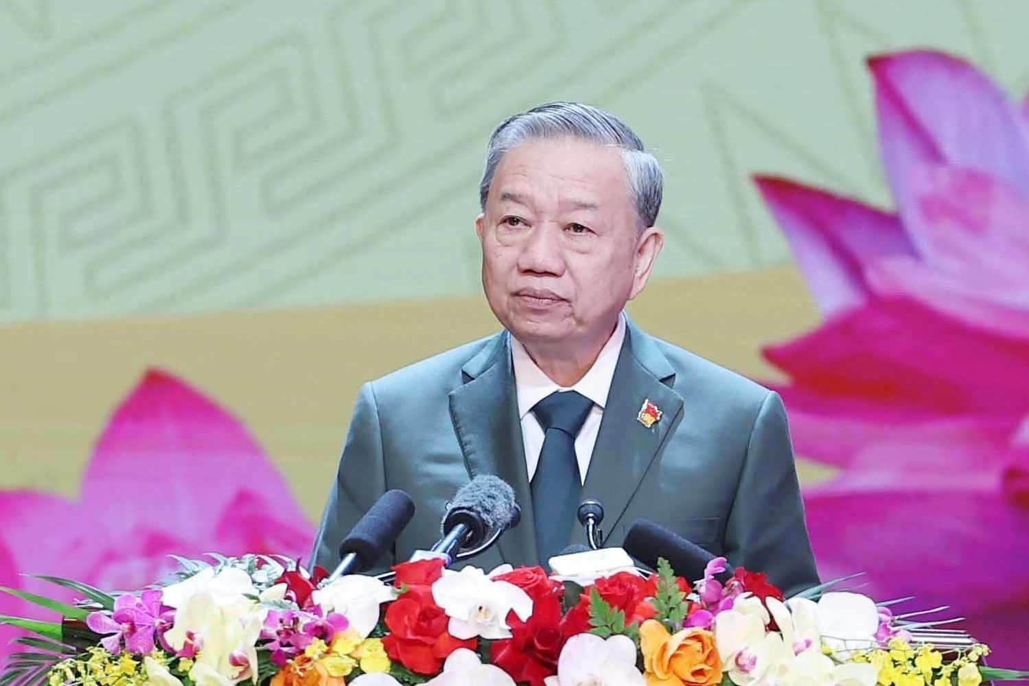 Quân đội Nhân dân vững bước dưới cờ Đảng quang vinh