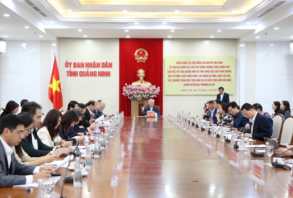 Quảng Ninh là địa phương thứ 2 Phó Thủ tướng Thường trực Chính phủ Nguyễn Hòa Bình tới làm việc về tình hình sản xuất kinh doanh, đầu tư công, xuất nhập khẩu, xây dựng hạ tầng, nhà ở xã hội, các chương trình MTQG và việc thực hiện chính quyền địa phương 2 cấp - Ảnh: VGP/Nguyễn Hoàng