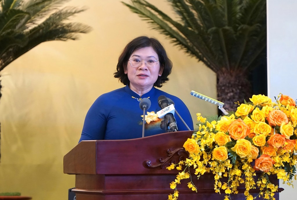 bà Văn Thị Bạch Tuyết, Phó Bí thư Thành ủy TP Hồ Chí Minh