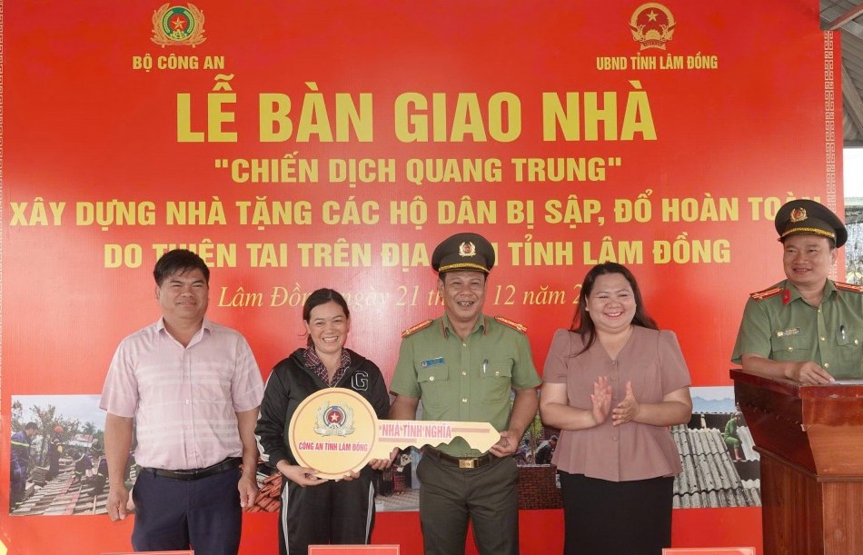 Lâm Đồng: Bàn giao nhà mới sau 18 ngày thi công thần tốc