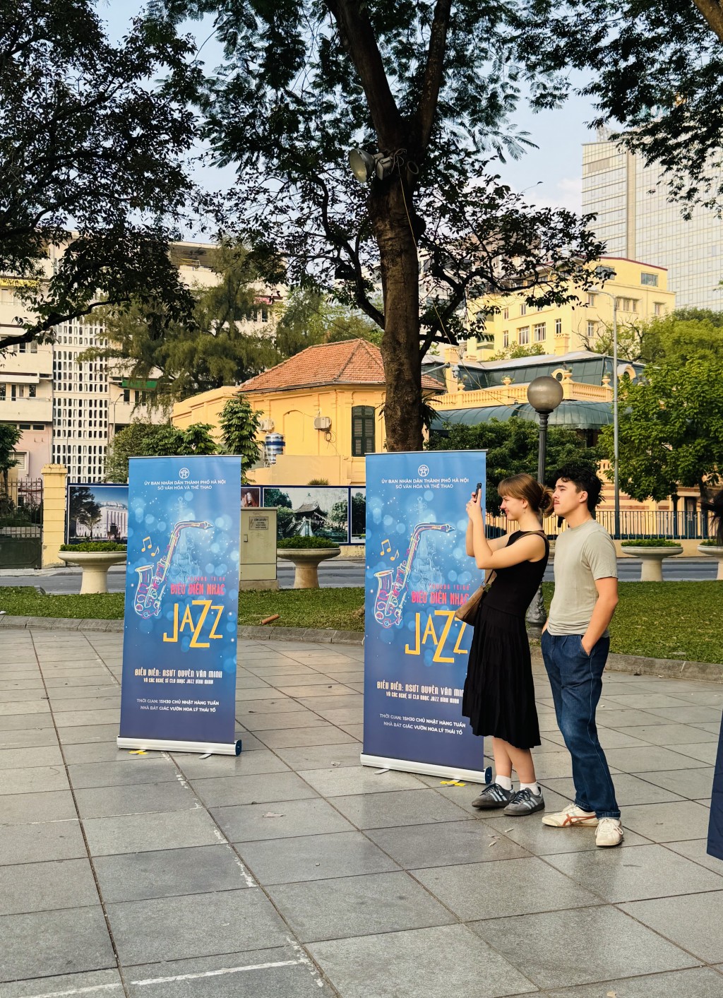 Hồ Gươm mùa Giáng sinh lung linh với giai điệu ngọt ngào