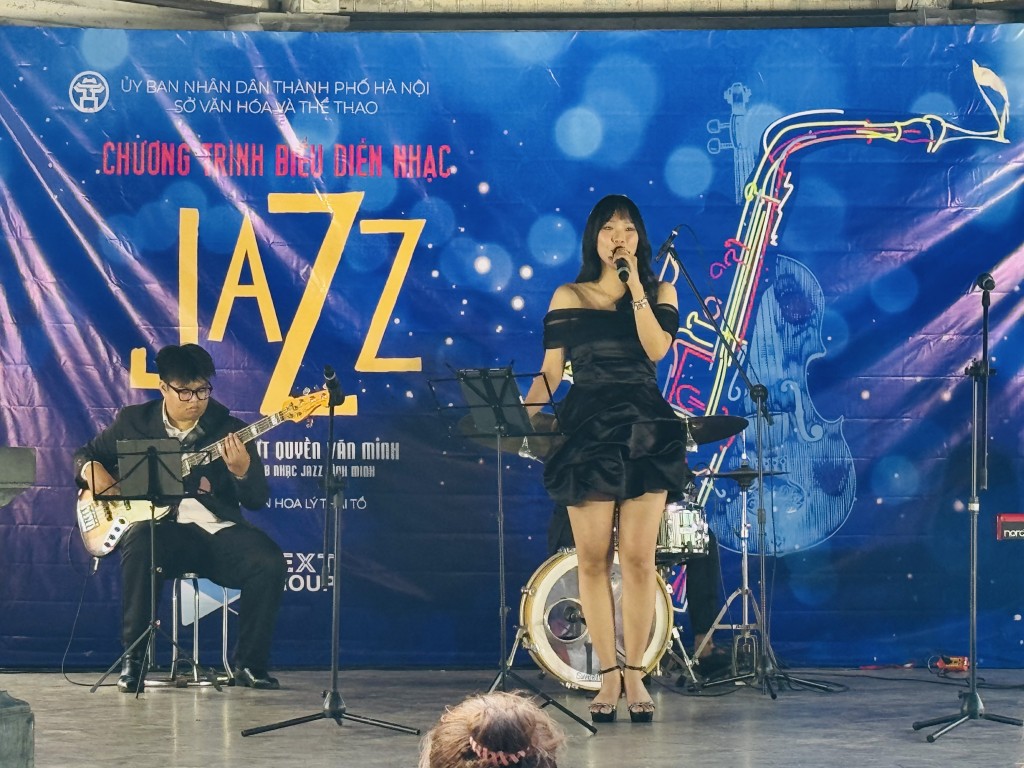 Ca sĩ trẻ Minh Thu hạnh phúc khi được thăng hoa với dòng nhạc mình đam mê