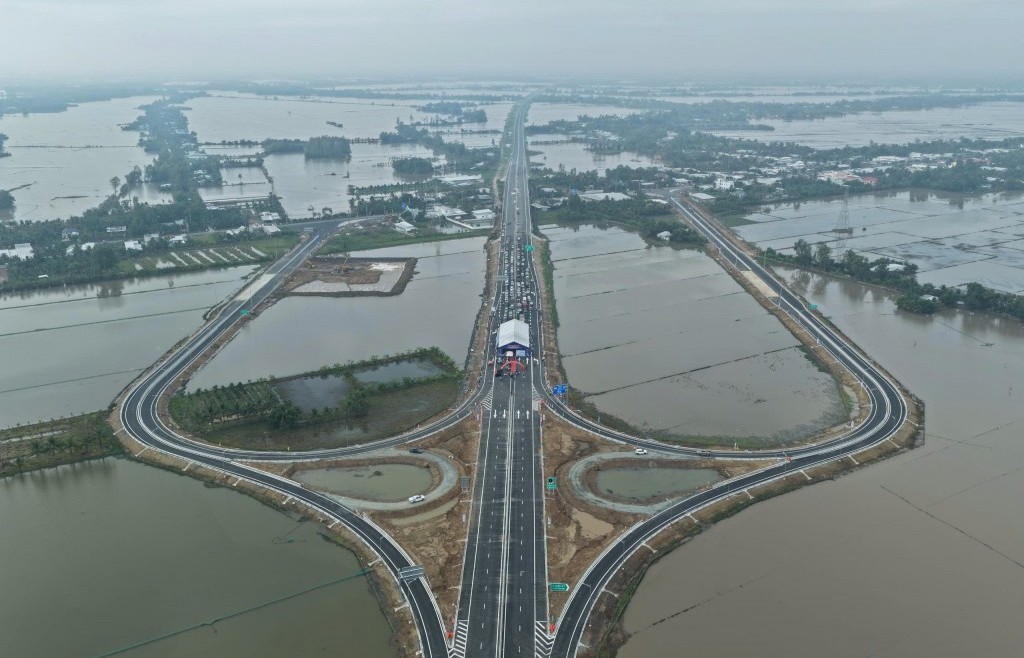 Cao tốc Cần Thơ - Hậu Giang cho xe lưu thông từ 9h ngày 22/12