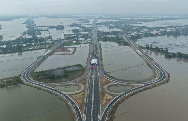 Cao tốc Cần Thơ - Hậu Giang cho xe lưu thông từ 9h ngày 22/12