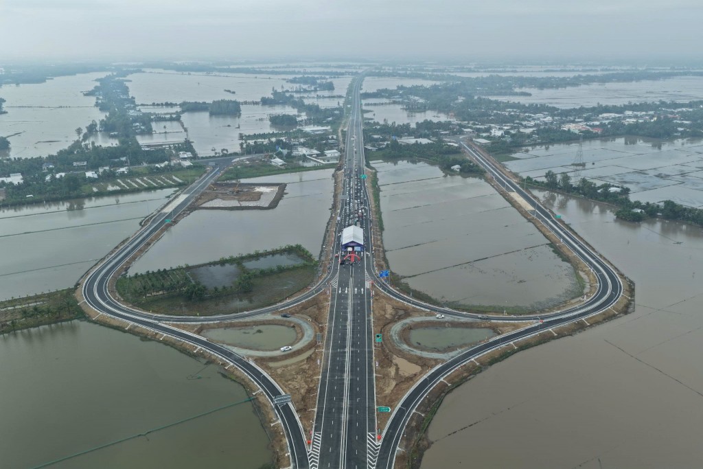 Cao tốc Cần Thơ - Hậu Giang cho xe lưu thông từ 9h sáng 22/12