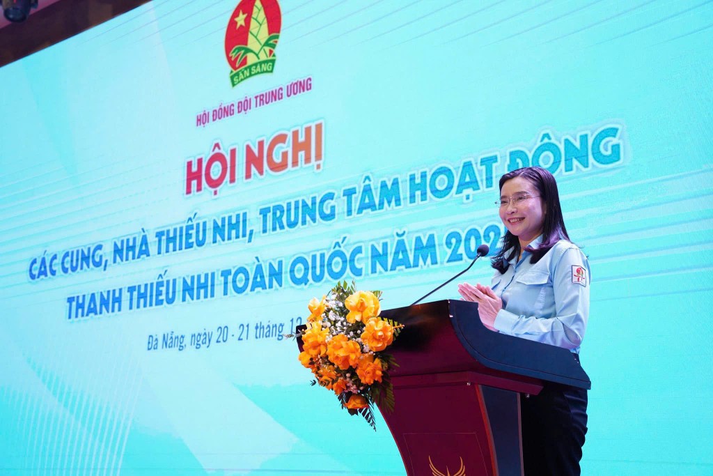 Chị Nguyễn Phạm Duy Trang, Bí thư Trung ương Đoàn, Chủ tịch Hội đồng Đội Trung ương phát biểu khai mạc hội nghị