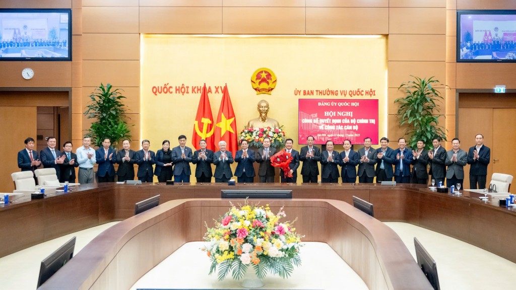 Đồng chí Nguyễn Hồng Diên được chỉ định giữ chức Phó Bí thư chuyên trách Đảng ủy Quốc hội Đồng chí Nguyễn Hồng Diên được chỉ định giữ chức Phó Bí thư chuyên trách Đảng ủy Quốc hội