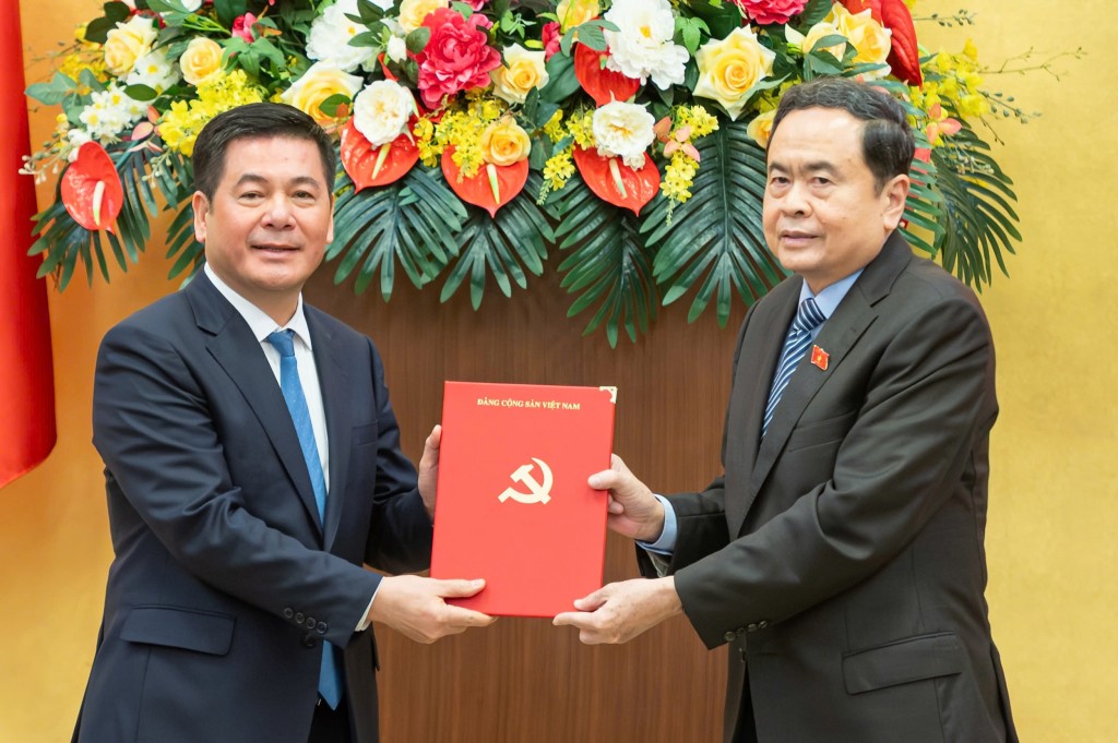 Đồng chí Nguyễn Hồng Diên được chỉ định giữ chức Phó Bí thư chuyên trách Đảng ủy Quốc hội Đồng chí Nguyễn Hồng Diên được chỉ định giữ chức Phó Bí thư chuyên trách Đảng ủy Quốc hội