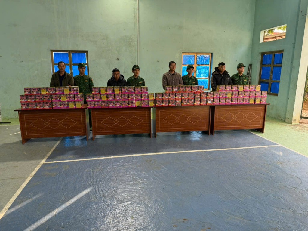 Bóc gỡ đường dây mua bán, vận chuyển trái phép gần 200kg pháo nổ