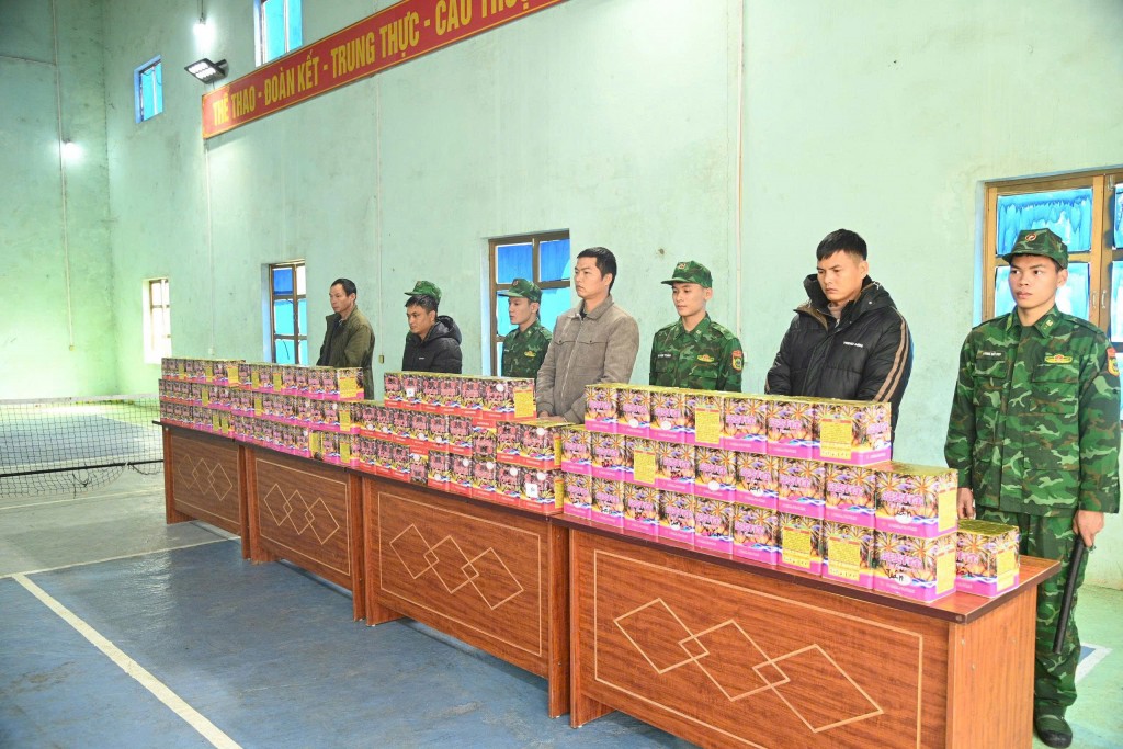 Bóc gỡ đường dây mua bán, vận chuyển trái phép gần 200kg pháo nổ