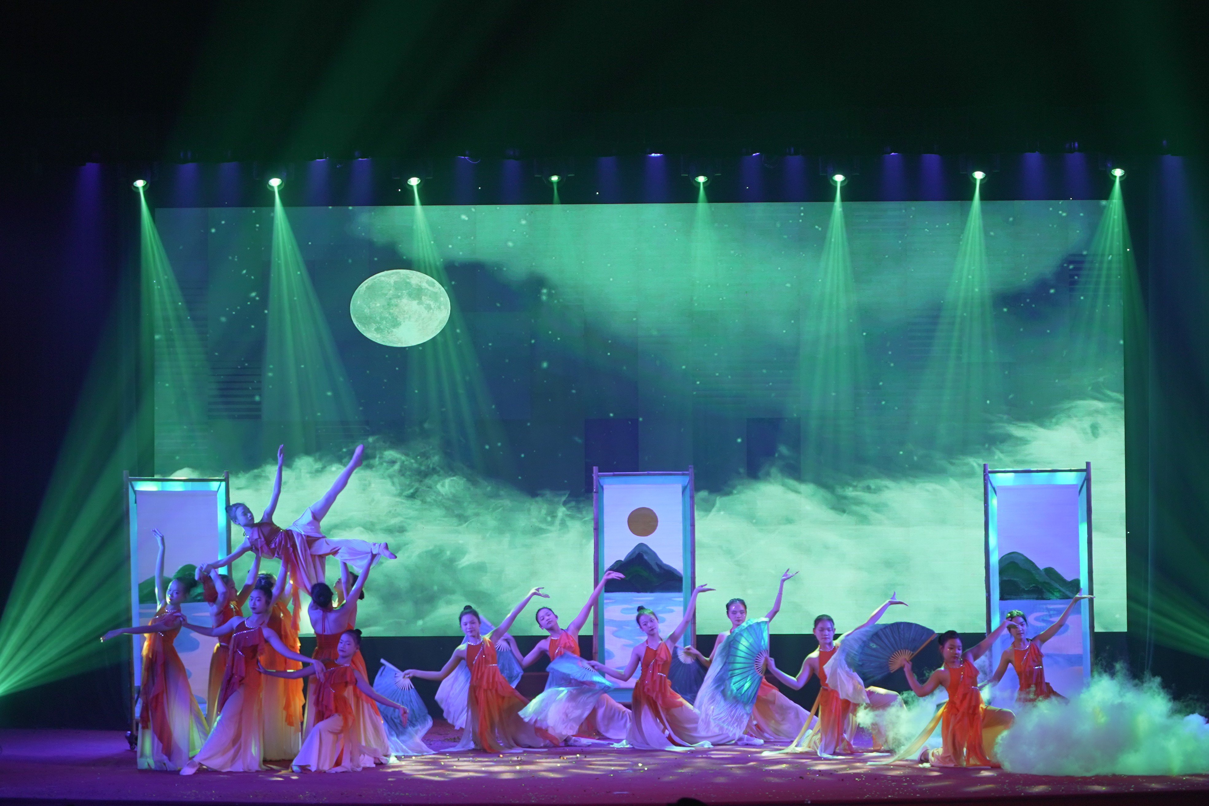 Nhiều hoạt động hấp dẫn trong ngày hội thiếu nhi Thủ đô Nhiều hoạt động hấp dẫn trong ngày hội thiếu nhi Thủ đô