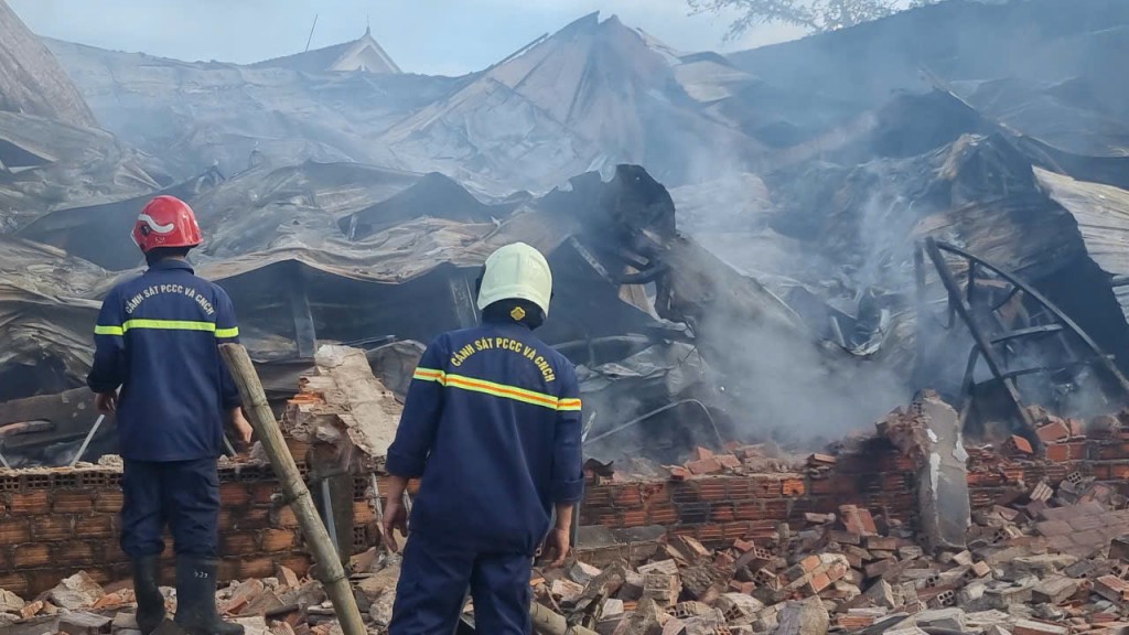 Gia Lai: Nhiều ô tô bị thiêu rụi dịp cuối năm