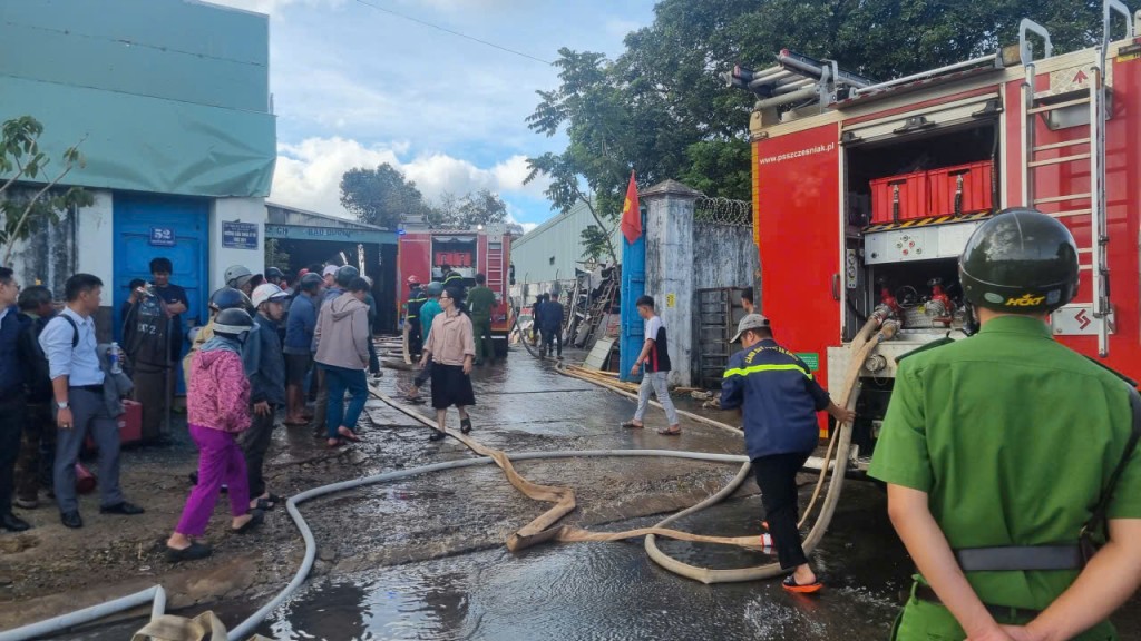 Gia Lai: Nhiều ô tô bị thiêu rụi dịp cuối năm