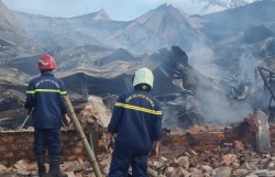 Gia Lai: Nhiều ô tô bị thiêu rụi dịp cuối năm