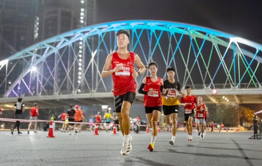 Với hơn 14.000 vận động viên tham gia, giải VnExpress Marathon Hải Phòng 2025 đã lập kỷ lục về số lượng người tham gia cao nhất trong toàn bộ hệ thống giải chạy VnExpress Marathon