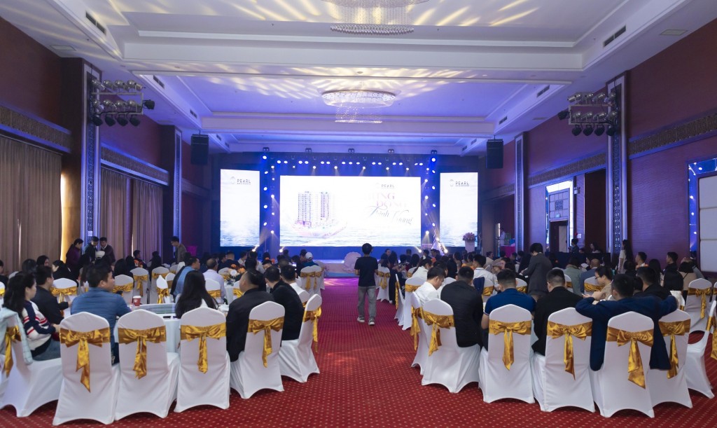 Đông đảo khách hàng và nhà đầu tư quan tâm đã đến tham dự sự kiện, thể hiện sức hút và vị thế của tổ hợp căn hộ cao cấp Pearl Residence