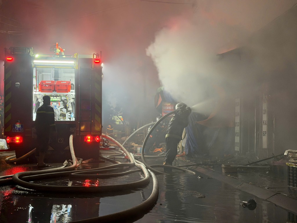 Kịp thời khống chế, dập tắt vụ cháy tại chợ Xanh