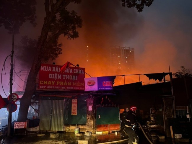 Kịp thời khống chế, dập tắt vụ cháy tại chợ Xanh