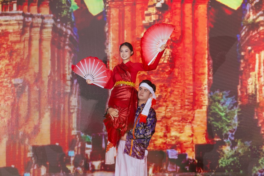 Kết quả người chiến thắng hai phần thi này sẽ được công bố trong đêm chung kết cuộc thi Hoa hậu Sinh viên Hòa bình Việt Nam 2025 Kết quả người chiến thắng hai phần thi này sẽ được công bố trong đêm chung kết cuộc thi Hoa hậu Sinh viên Hòa bình Việt Nam 2025