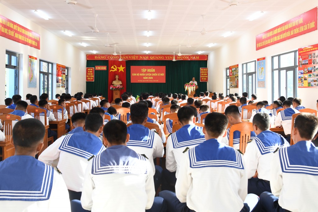 Quang cảnh buổi khai mạc lớp tập huấn cán bộ huấn luyện chiến sĩ mới năm 2026 Quang cảnh buổi khai mạc lớp tập huấn cán bộ huấn luyện chiến sĩ mới năm 2026