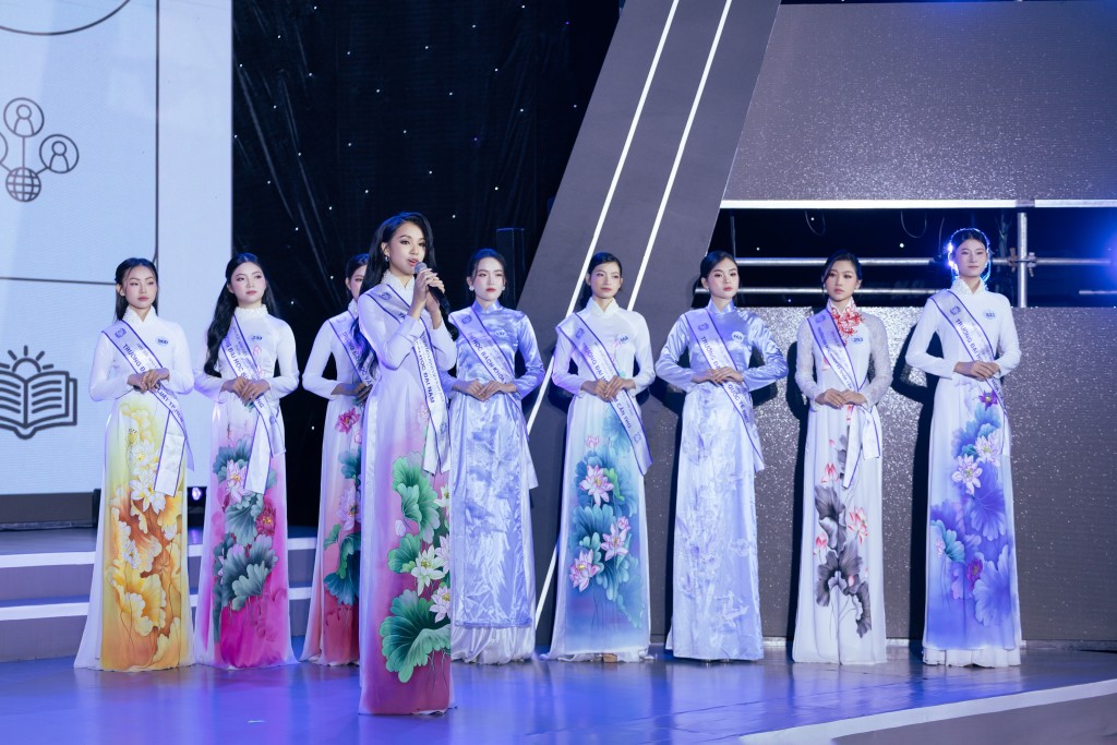 Đêm gala “Sinh viên nhân ái - Chắp cánh ước mơ” nhằm tìm kiếm gương mặt “Đại sứ nhân ái”, “Đại sứ tài năng” và gây Quỹ sinh viên nhân ái Đêm gala “Sinh viên nhân ái - Chắp cánh ước mơ” nhằm tìm kiếm gương mặt “Đại sứ nhân ái”, “Đại sứ tài năng” và gây Quỹ sinh viên nhân ái