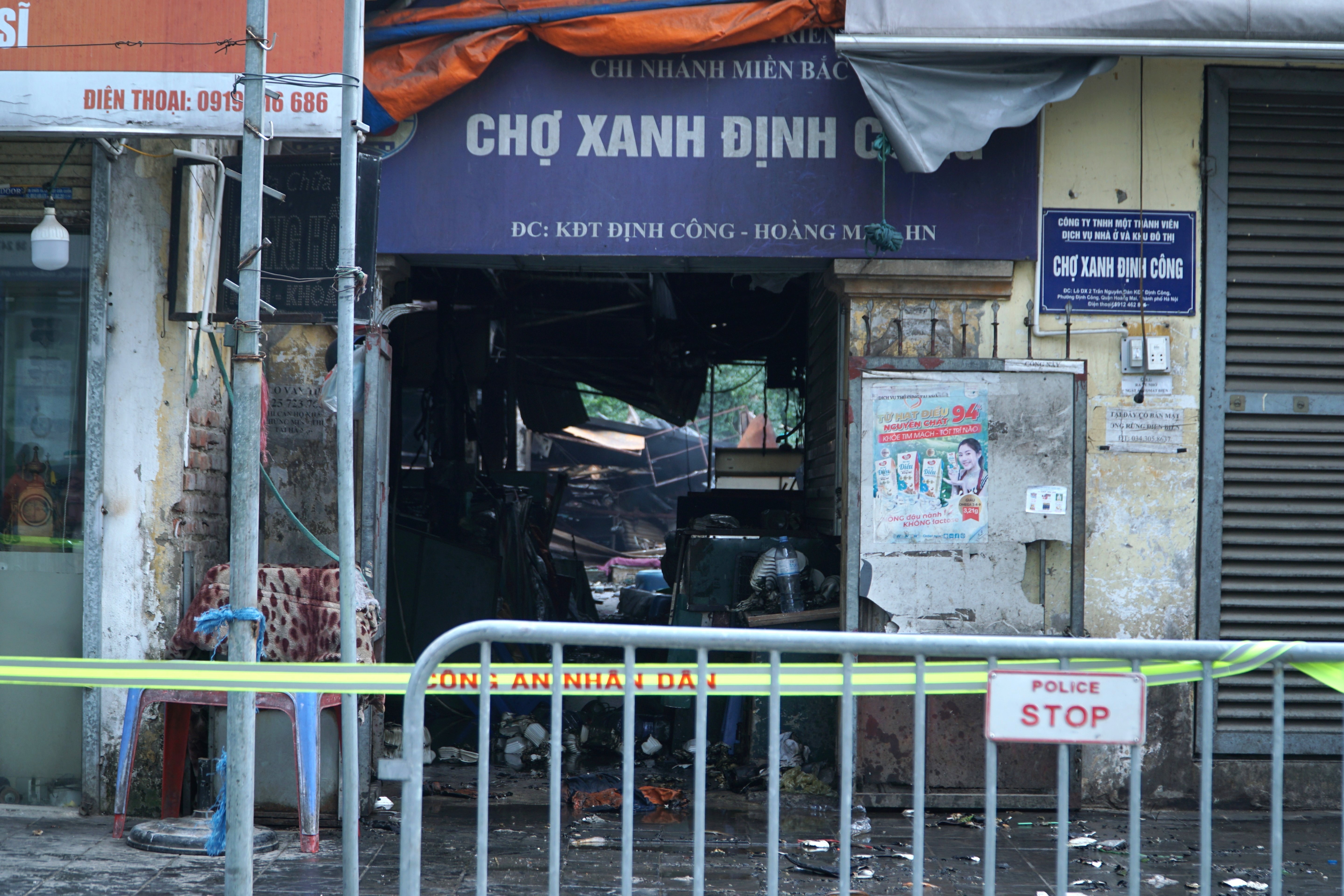 Hiện trường vụ cháy lớn tại Chợ Xanh Định Công