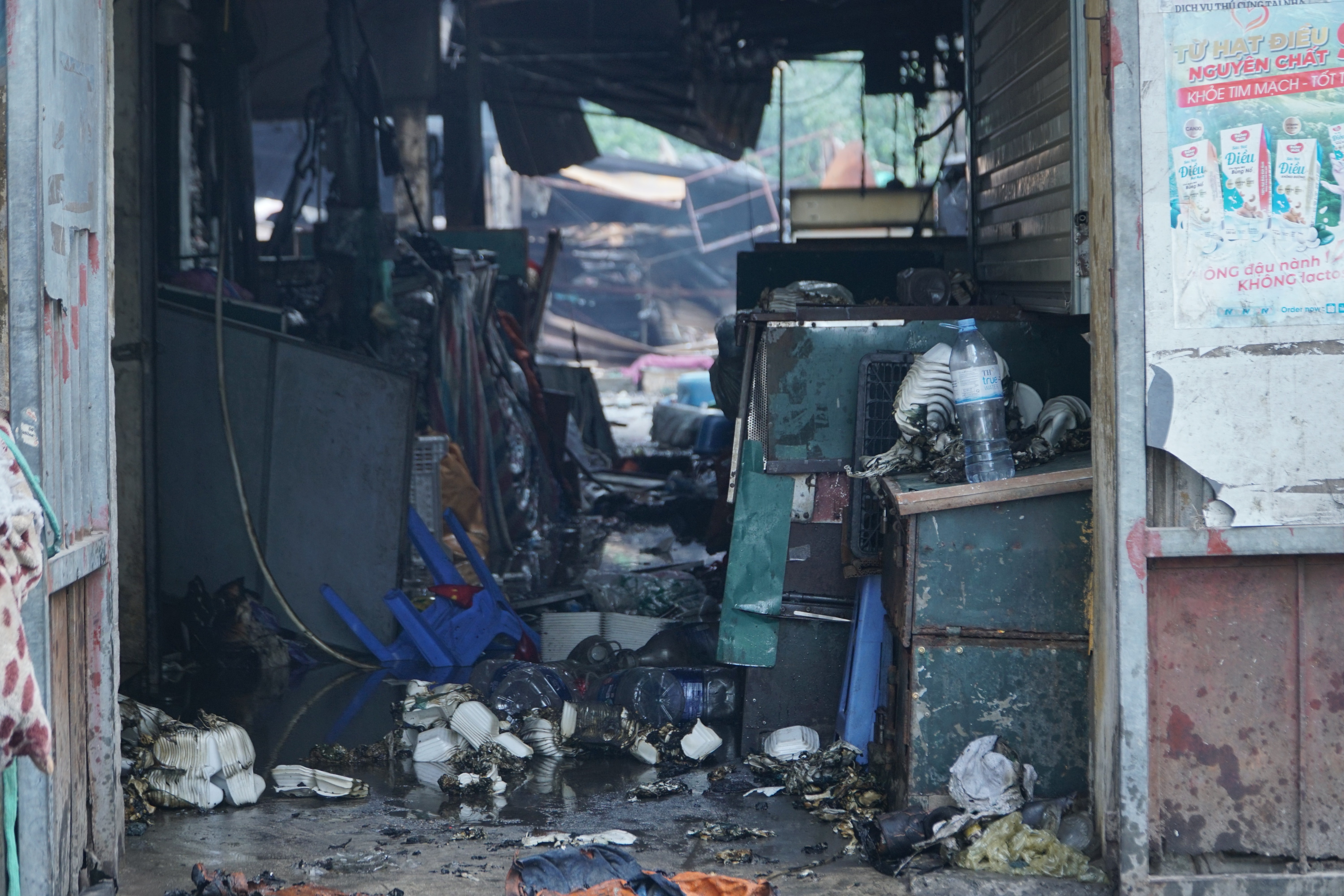 Hiện trường vụ cháy lớn tại Chợ Xanh Định Công