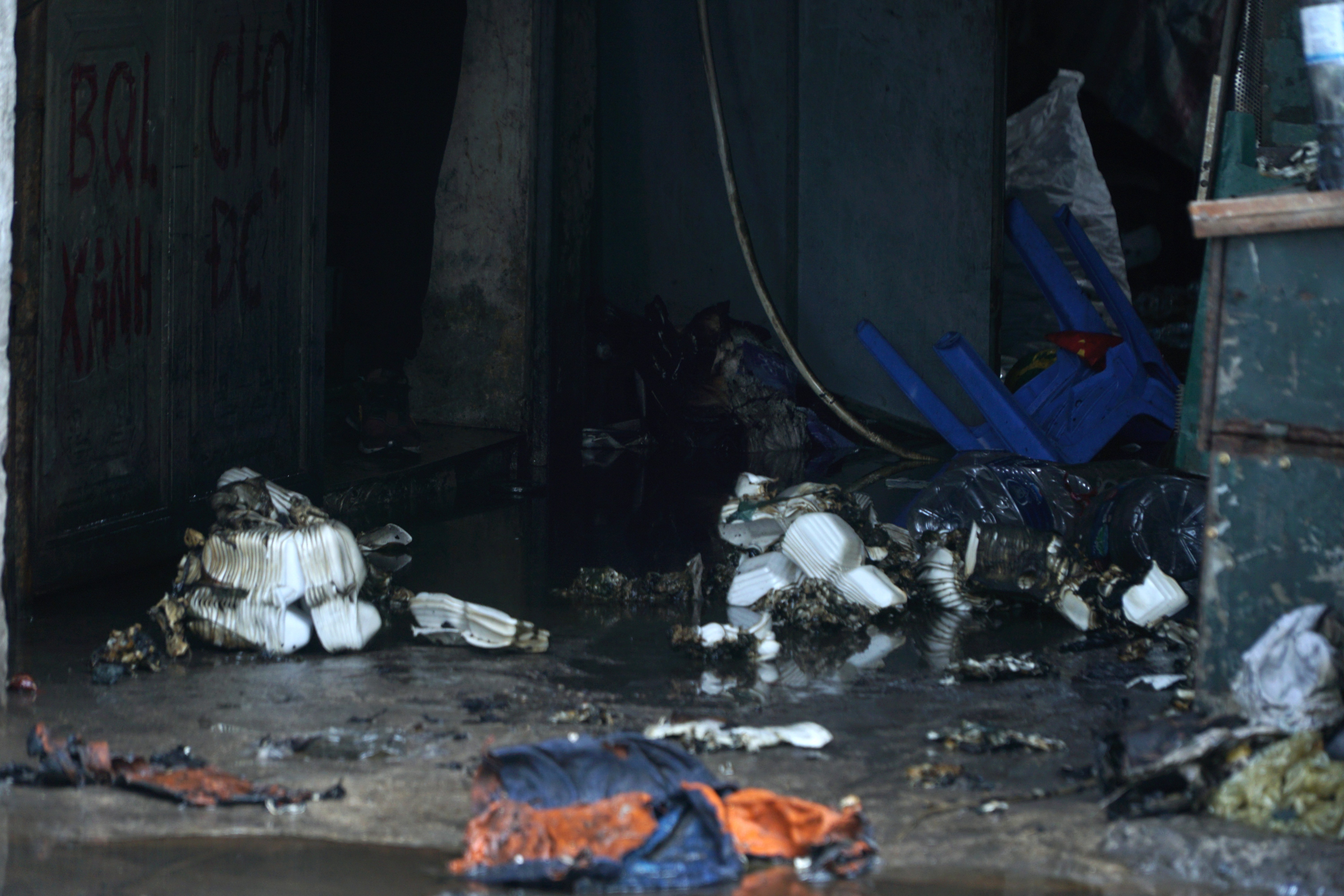 Hiện trường vụ cháy lớn tại Chợ Xanh Định Công