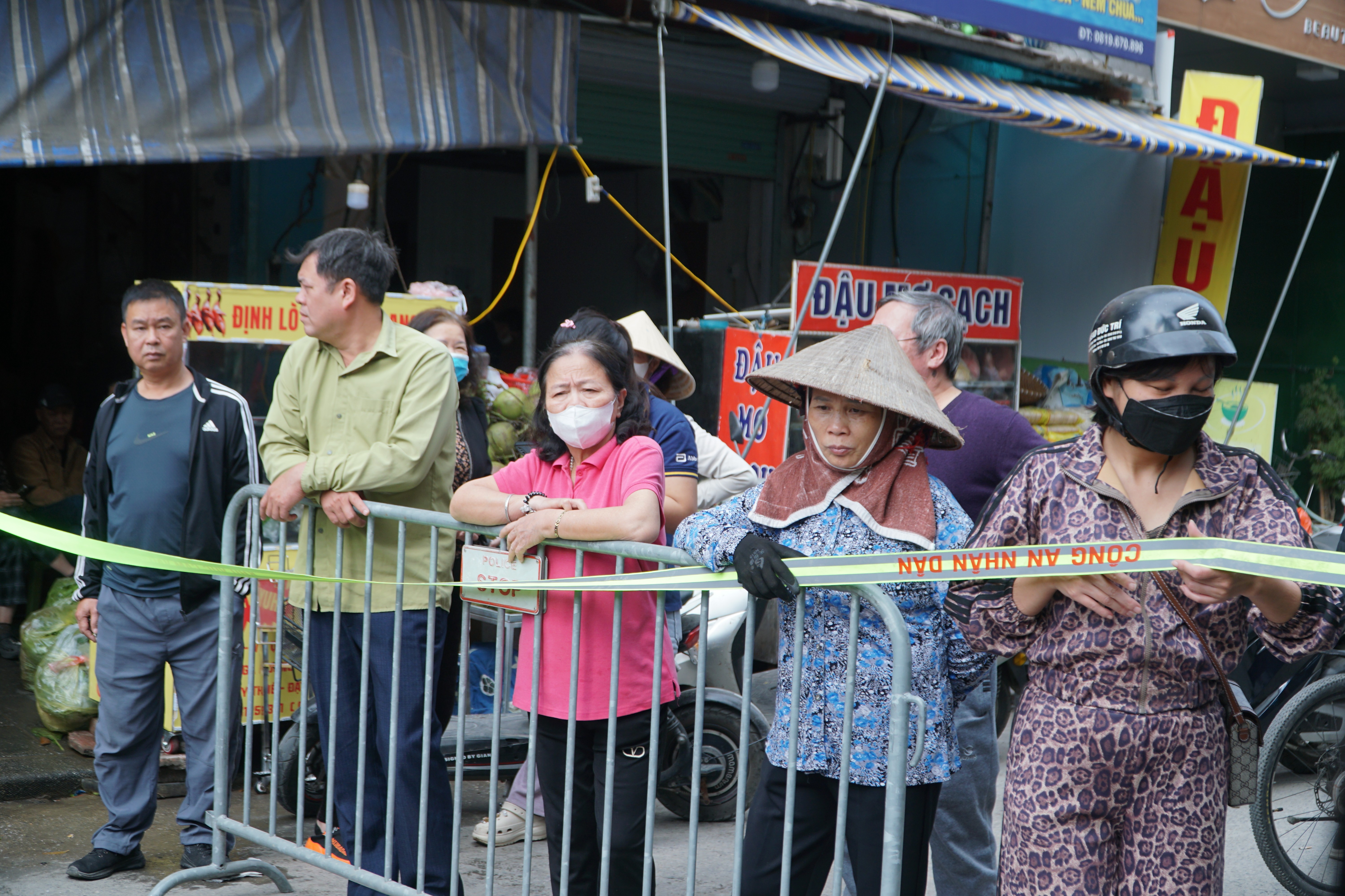 Hiện trường vụ cháy lớn tại Chợ Xanh Định Công