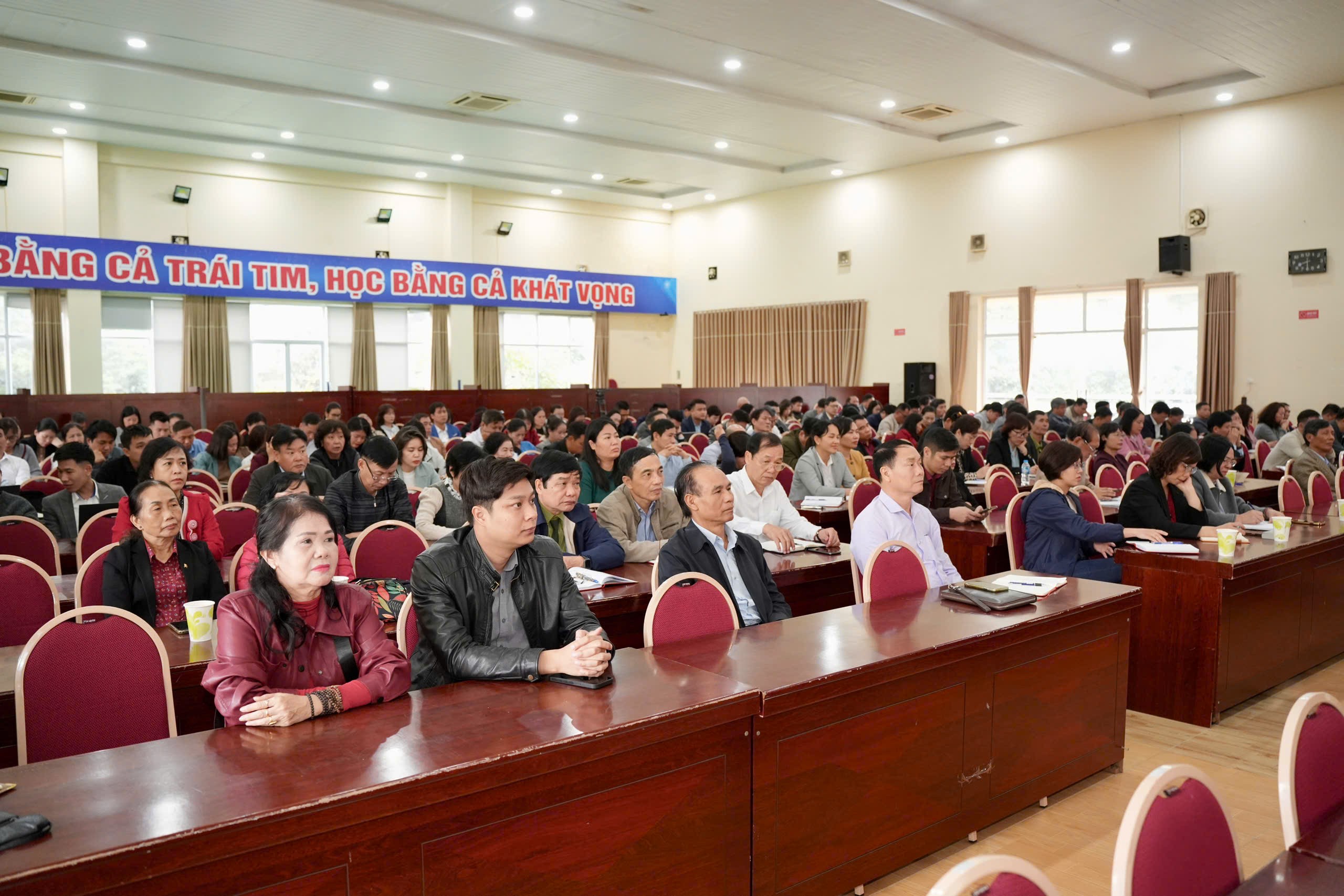 Đổi mới tư duy, phương thức thực hiện công tác tuyên giáo, dân vận