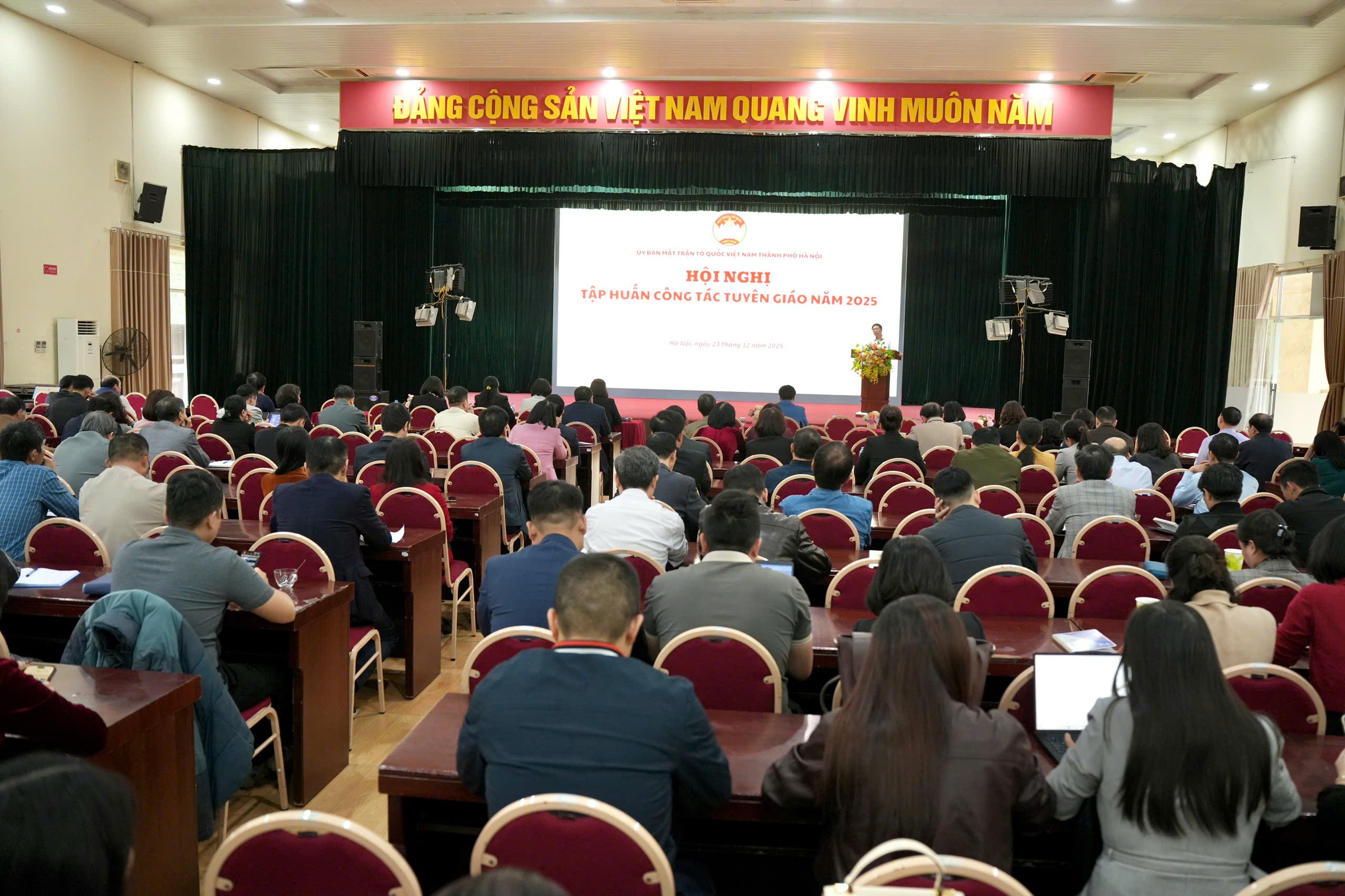 Đổi mới tư duy, phương thức thực hiện công tác tuyên giáo, dân vận