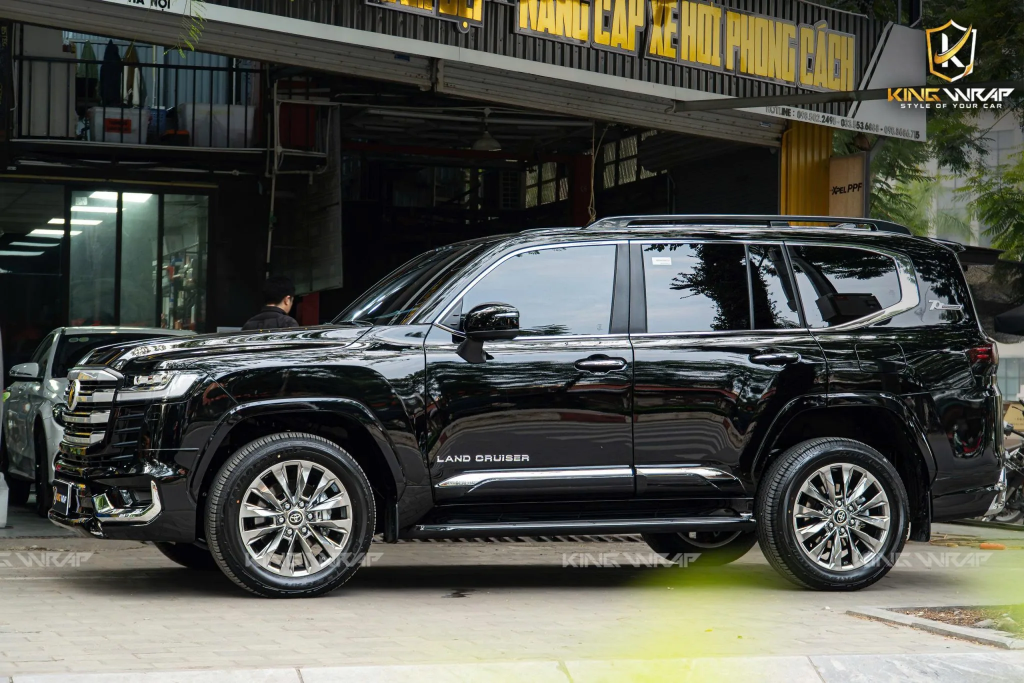 Dán PPF ô tô nâng tầm trải nghiệm lái và phong cách cho chủ xe hiện đại