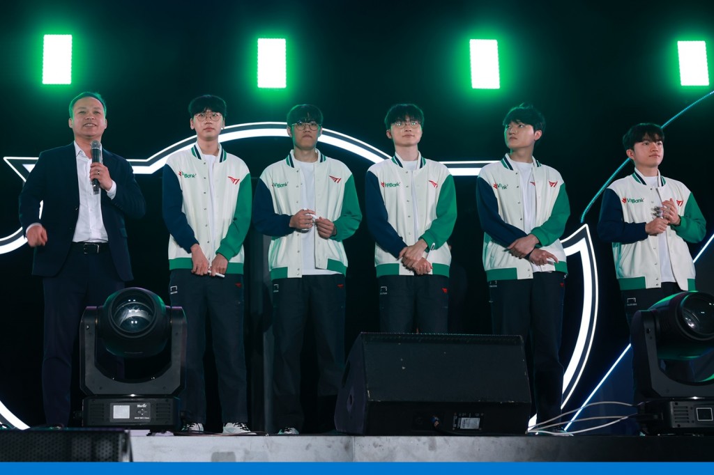 Cơ hội sở hữu thẻ tín dụng VPBank có chữ ký của T1