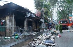 Hiện trường vụ cháy lớn tại Chợ Xanh Định Công