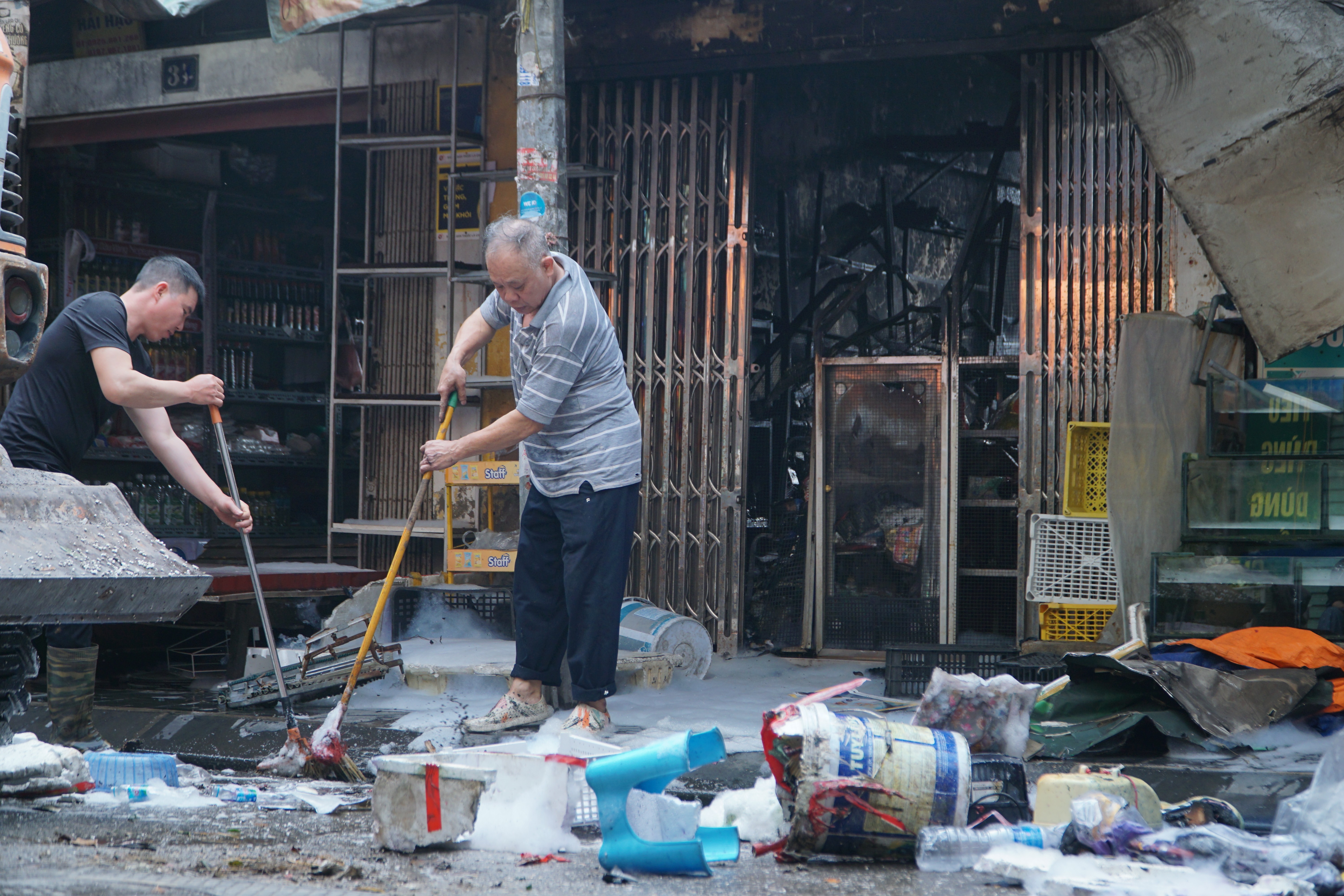 Hiện trường vụ cháy lớn tại Chợ Xanh Định Công