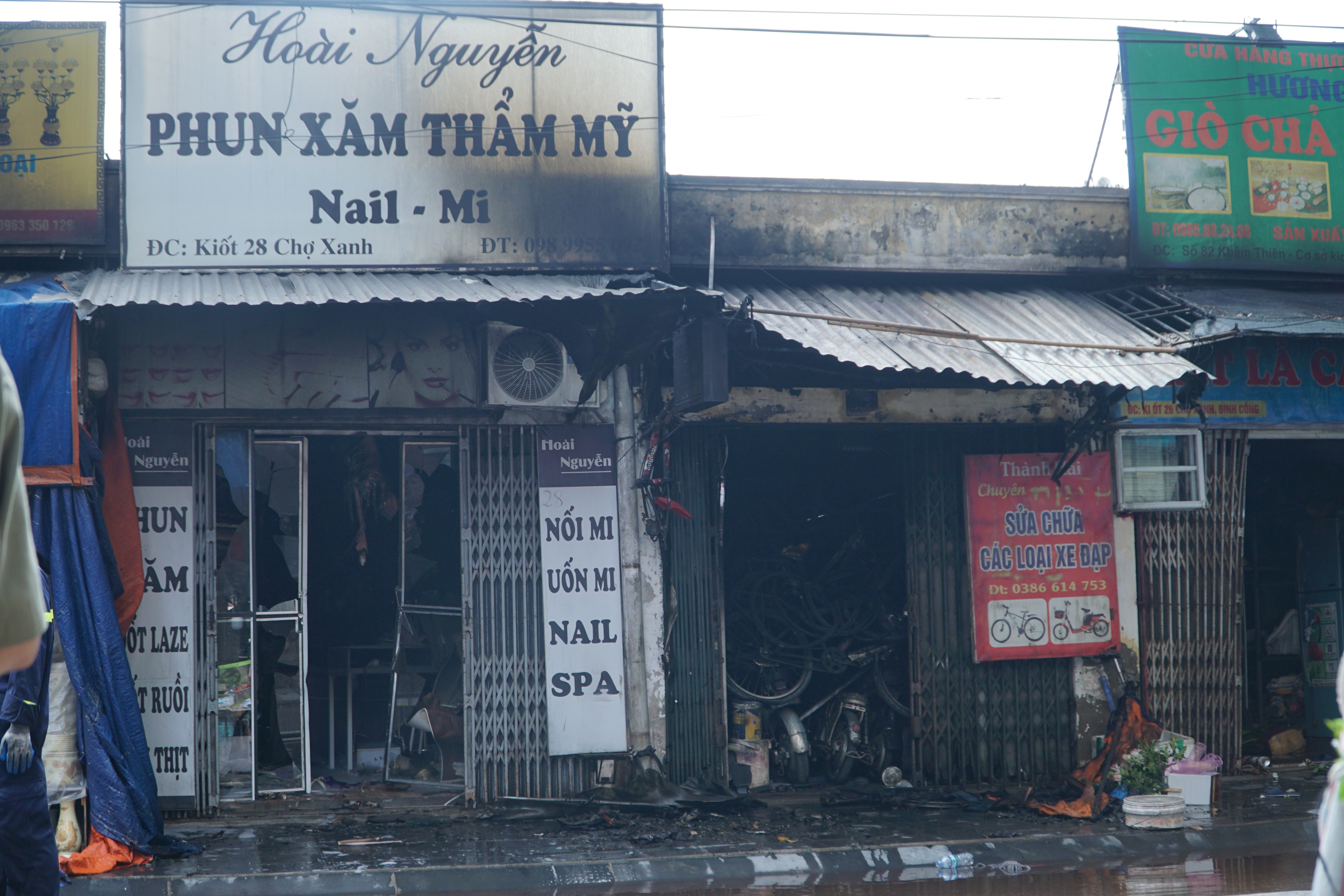 Hiện trường vụ cháy lớn tại Chợ Xanh Định Công