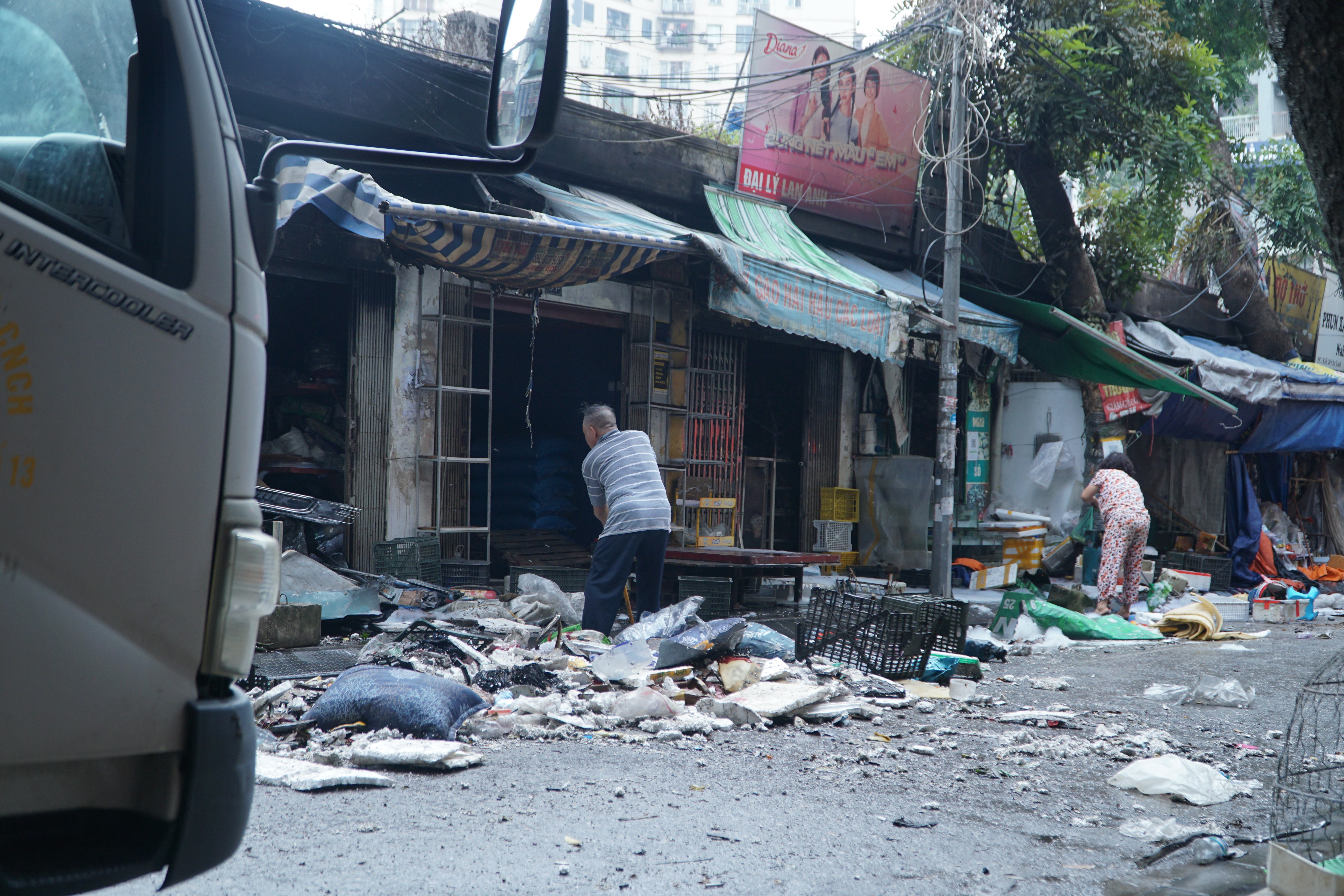 Hiện trường vụ cháy lớn tại Chợ Xanh Định Công