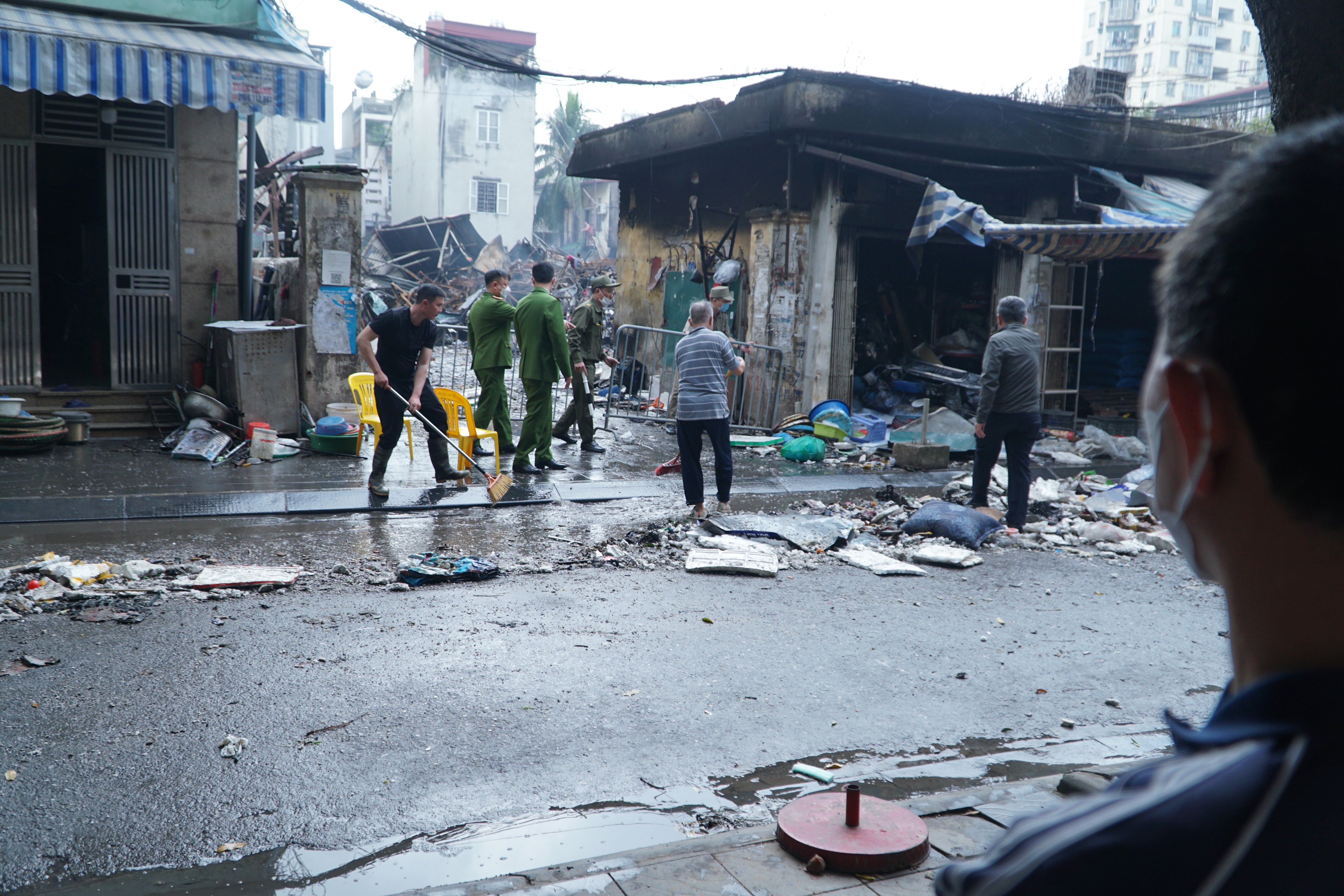 Hiện trường vụ cháy lớn tại Chợ Xanh Định Công